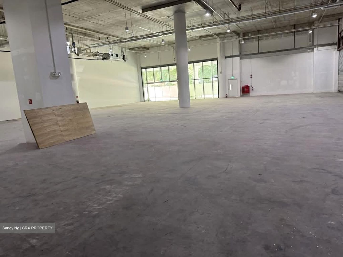 Jurong East MRT (D22), Retail #575695331